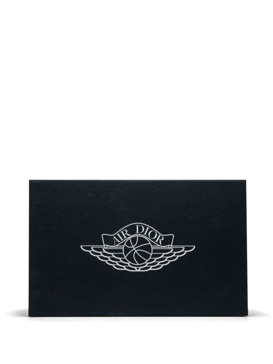 Air jordan dior discount logo